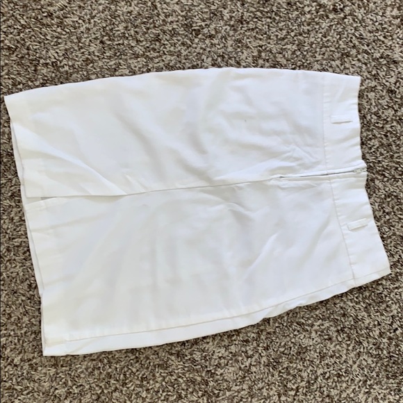 White stretchy skirt right above the knee - Picture 3 of 3